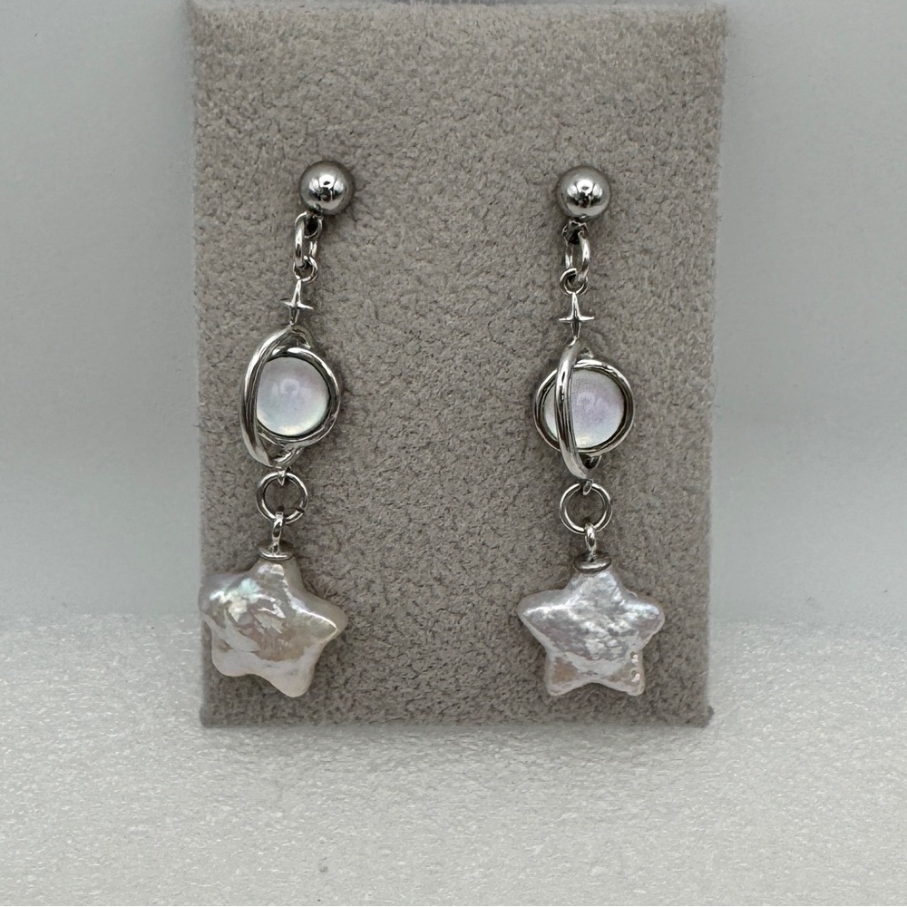 Reposhing authenticate fresh water star pearl with S925 post